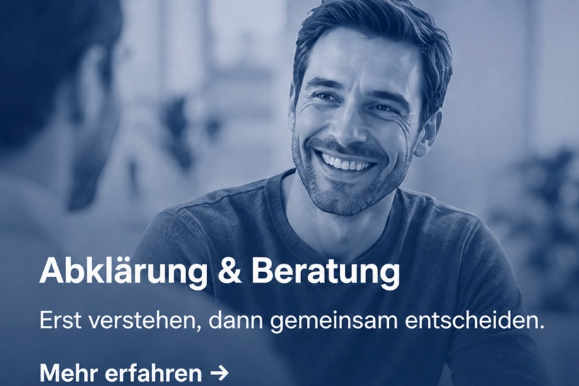 Person im zahnärztlichen Beratungsgespräch – Abklärung und Beratung